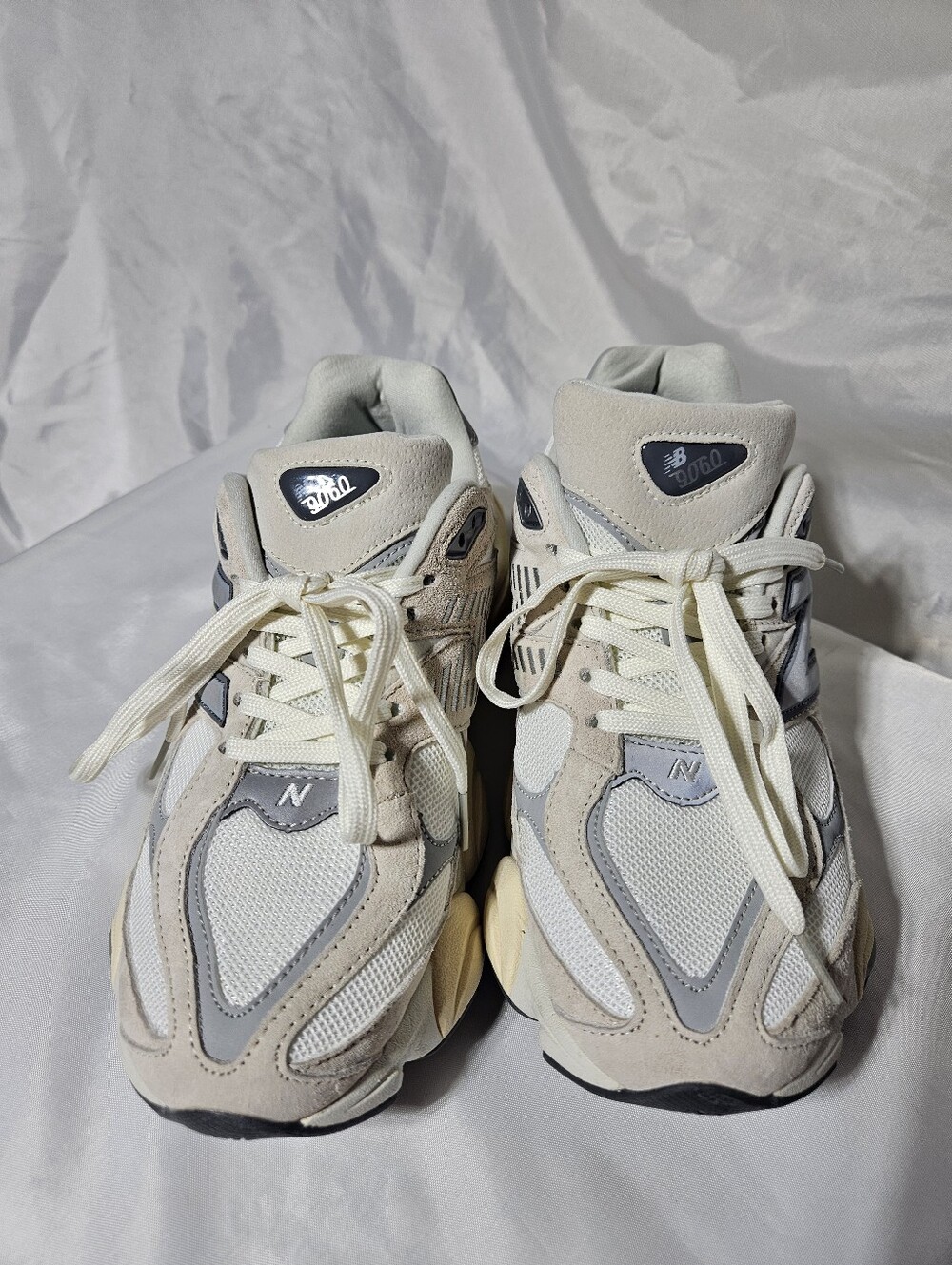 New Balance Unisex 9060 Sea Salt Running Shoes Mens Size 8.5 Womens Size 10 - Picture 2 of 9